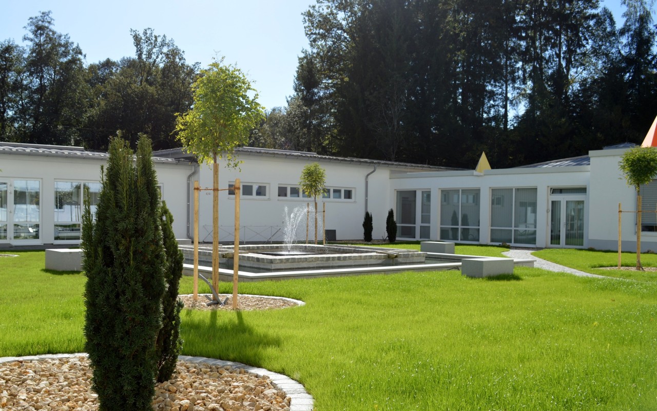 Bild Innenhof Klinik Prof. Schedel